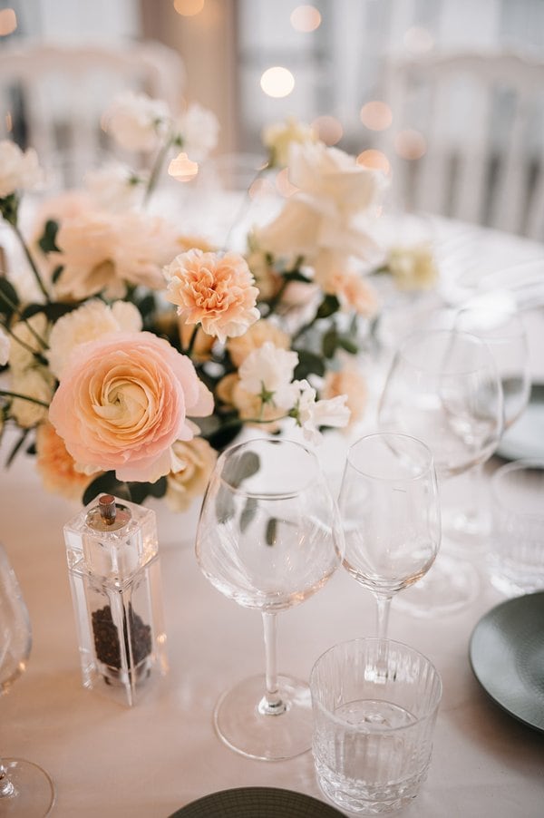 Décoration de table avec fleurs