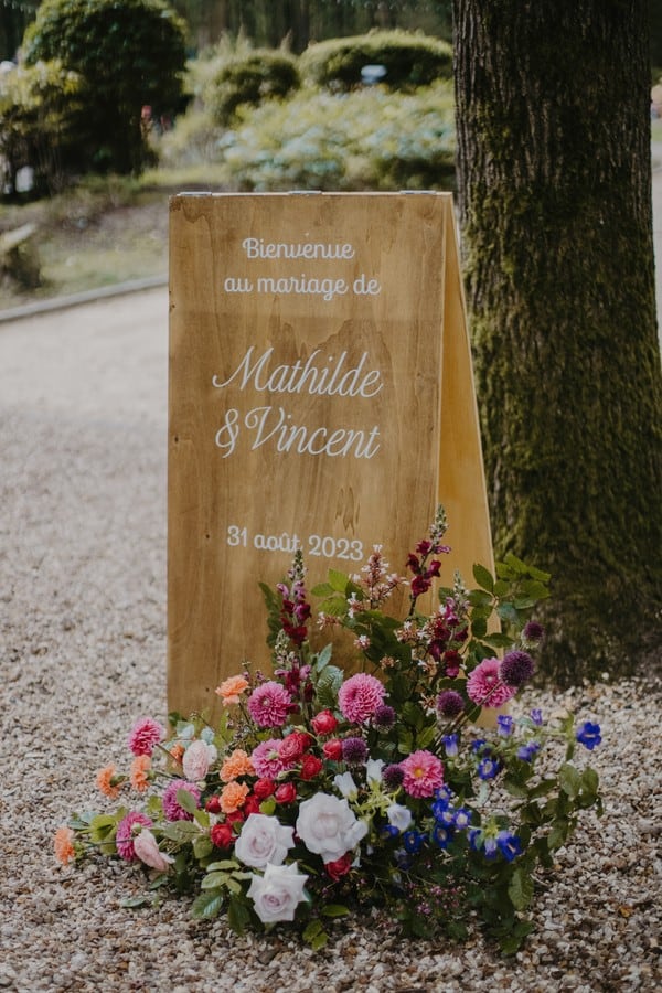 Panneau de bienvenue fleuri pour mariage