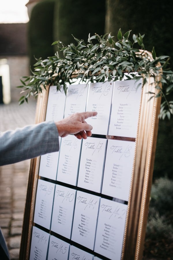 Plan de table dans un cadre doré pour mariage chic