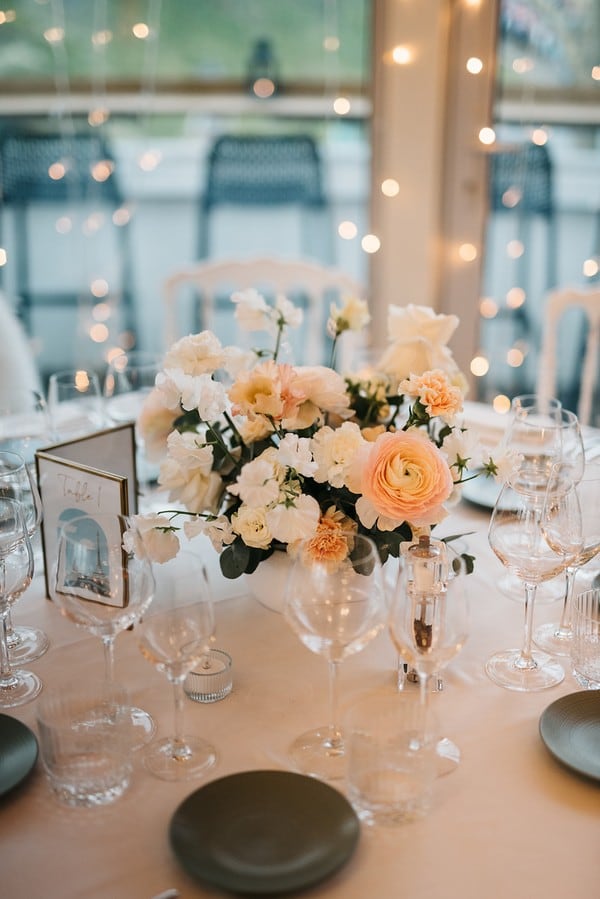 Centre de table floral pour un mariage romantique