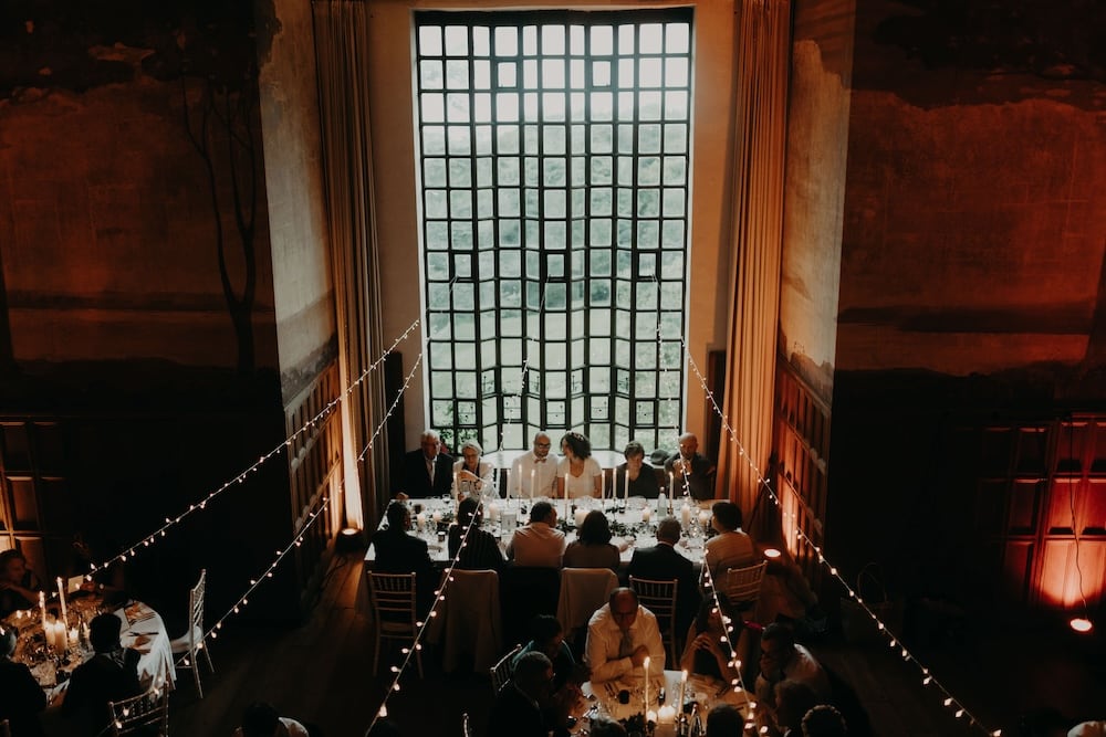 Dîner de mariage dans une ambiance château élégante