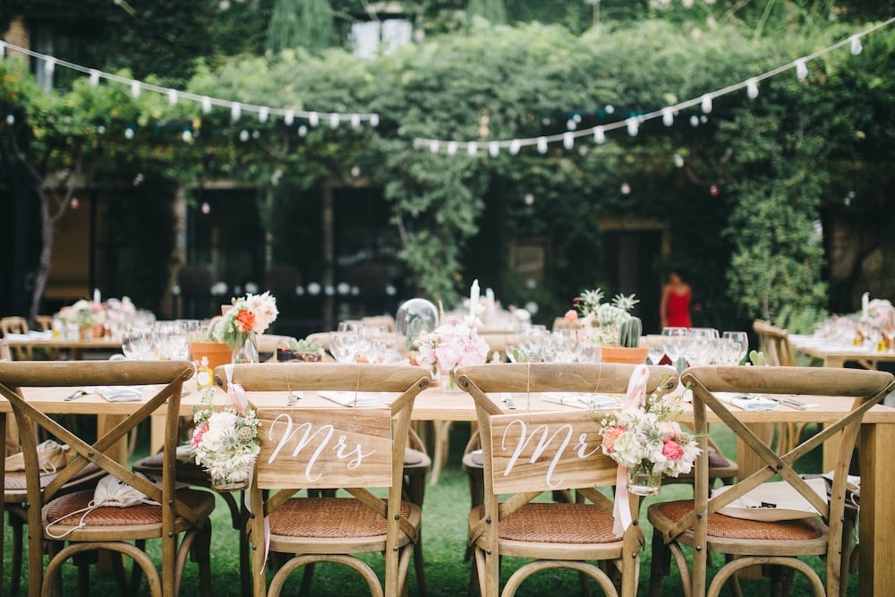 Réception de mariage chic dans un jardin